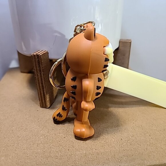 Unbranded Garfield Keychain Unisex Orange Tone NWOT Lightweight Collectible Auto - Picture 4 of 6